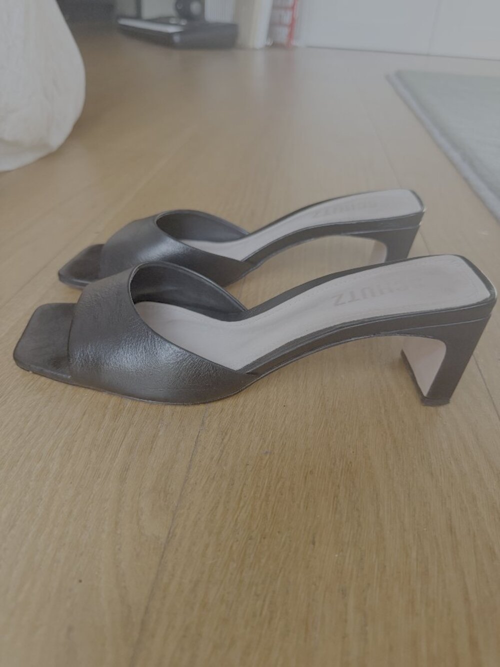 Schutz Low Block Heel Leather Sandals Size 7.5